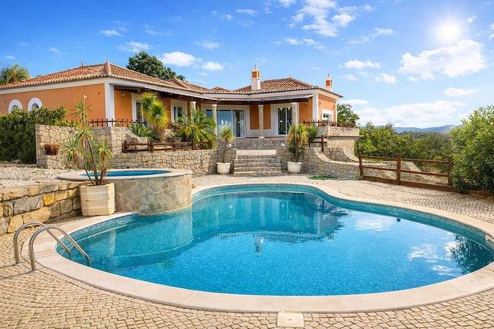 Villa für 11 Personen, mit Garten und Terrasse sowie Pool und Whirlpool - 1
