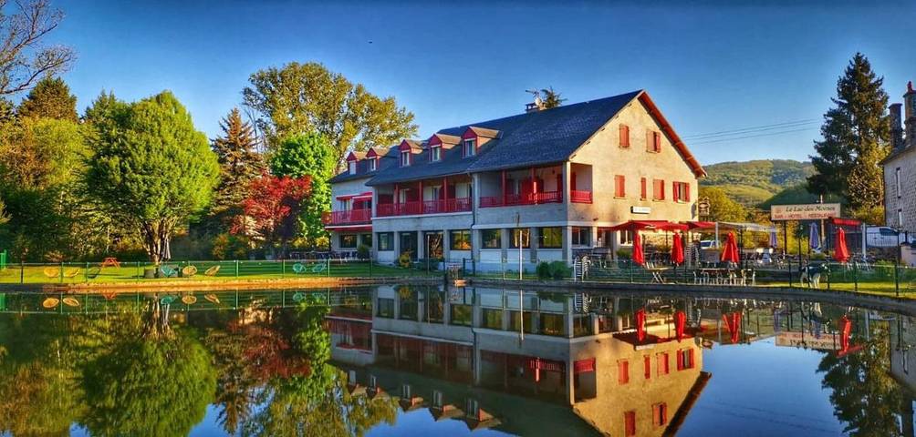 Hôtel pour 2 personnes, avec jardin et vue sur le lac, animaux acceptés à Condat