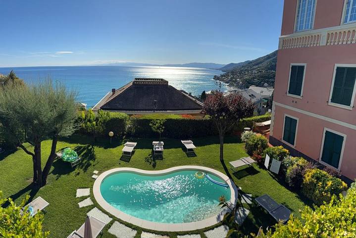 Ferienhaus für 8 Personen, mit Balkon und Terrasse sowie Garten und Pool