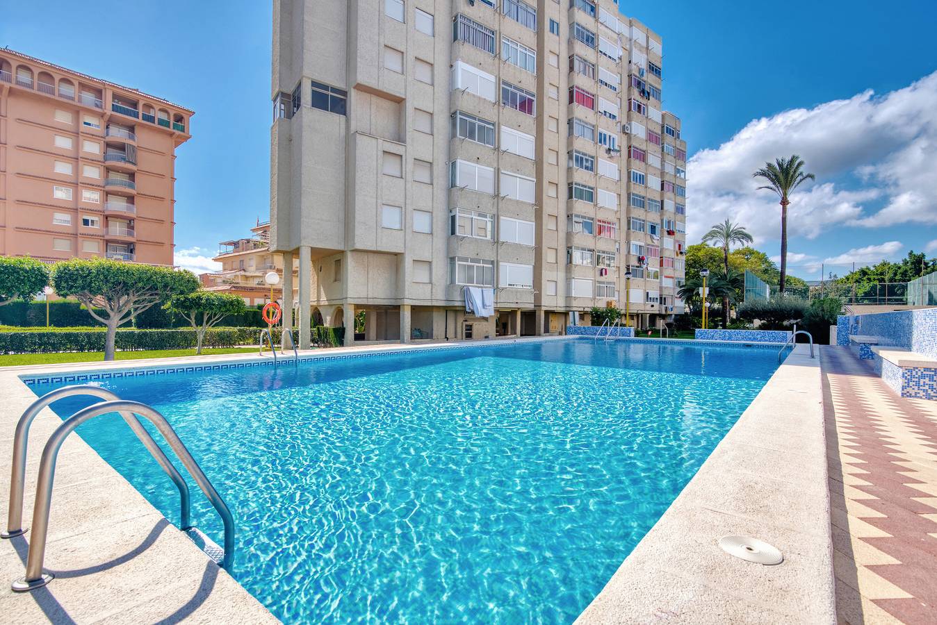 Apartamento entero, Apartamento 'Roma' con piscina compartida, Wi-Fi y aire acondicionado in Playa de Gandía, Costa de Valencia