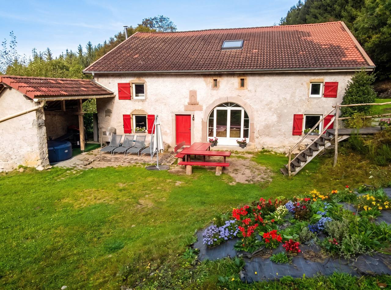 Geräumiges Haus in Arrentès-de-Corcieux mit Whirlpool in Arrentès-de-Corcieux, Regionaler Naturpark Belchen der Vogesen