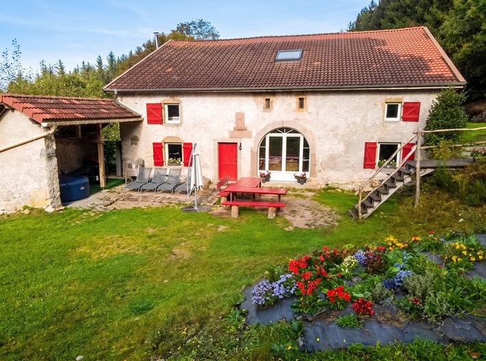 Location de vacances pour 15 personnes, avec Jacuzzi ainsi que Terrasse et Jardin à Arrentès-de-Corcieux
