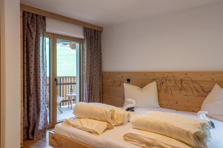 Appartamento "Planerhof Alpenrose" con vista sulle montagne, terrazza comune e Wi-Fi in Pardell, Funes