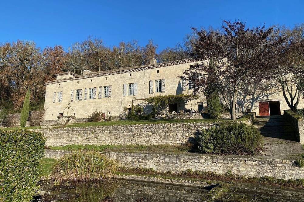 Kilim\" guest room in Montcuq, panoramic view, quiet, unspoilt setting in Montcuq-en-Quercy-Blanc, Lot
