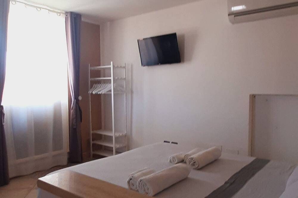 Entire apartment, House Solarium, In The Heart Of Salento in Galatone, Gulf of Taranto