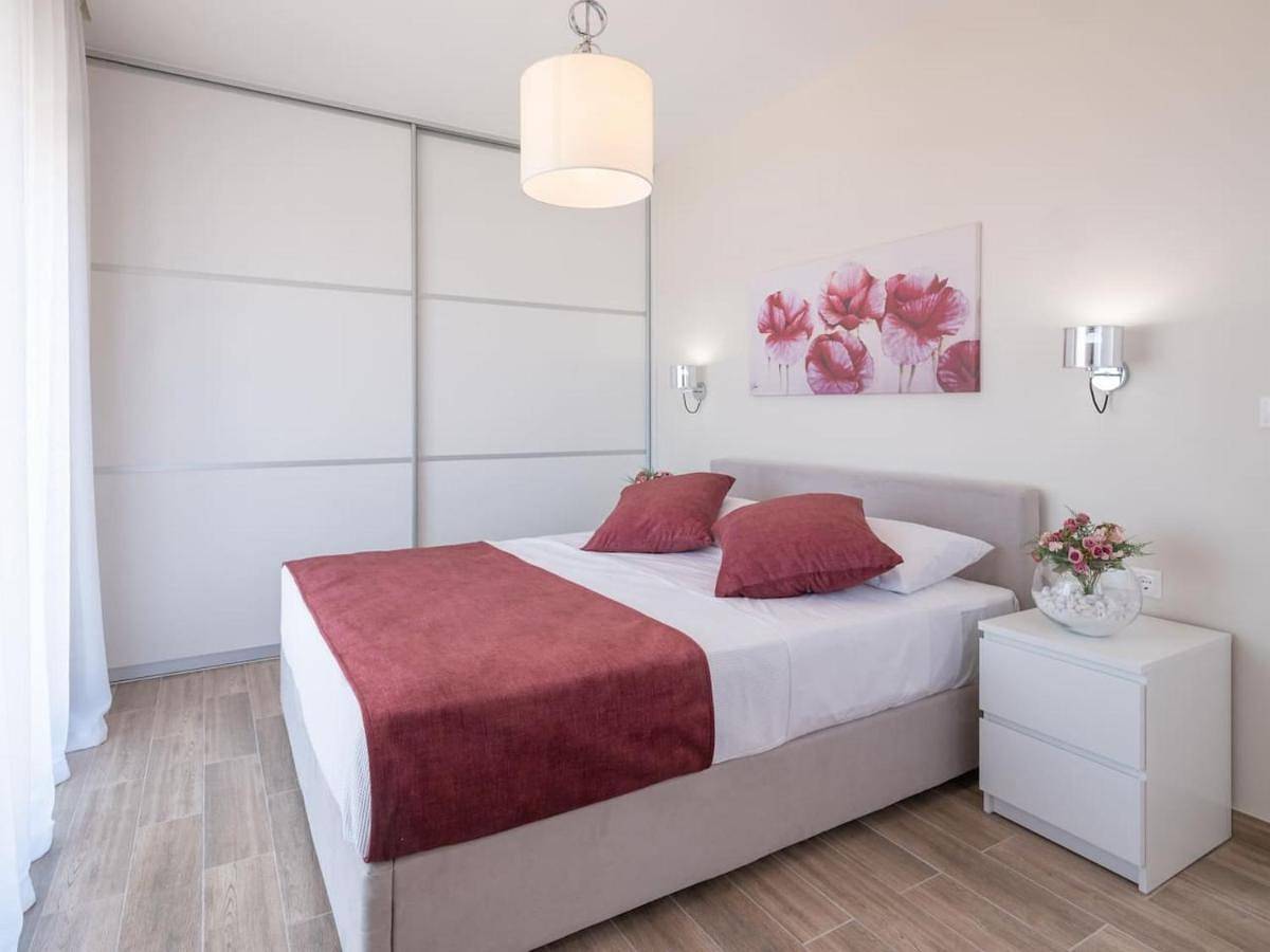 Private Luxury Villa with Whirlpool - Walk to Beach in Kastri, Iraklio-Heraklion und Umgebung