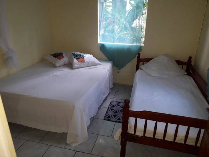 Albergue para 3 personas, con vistas además de jardín y balcón - 1