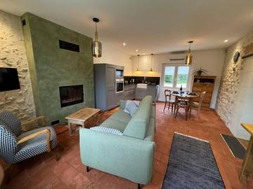 Gîte pour 4 personnes, avec jardin à Ambillou