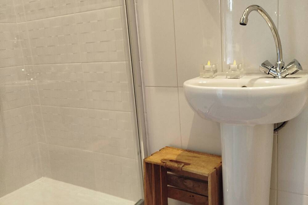 Appartement entier, Studio a louer Dammarie les lys au calme proche toutes commodités. in Dammarie-les-Lys, Seine-et-Marne