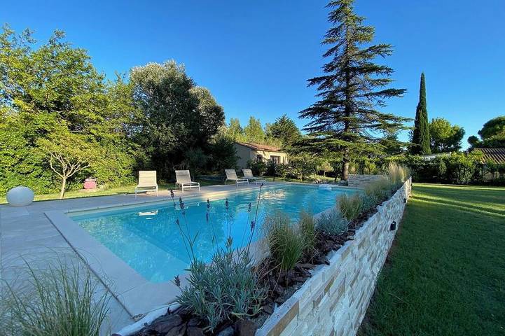 Maison de vacances pour 2 personnes, avec Terrasse ainsi que Jardin et Piscine à Sarrians