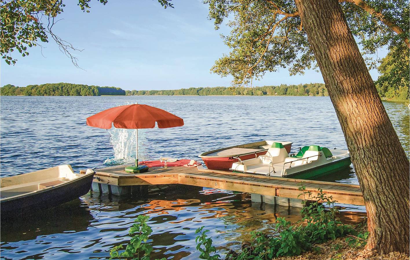 Gemütlicher Rückzugsort am See mit Parkplatz und WiFi in Pinnow, Ludwigslust-Parchim