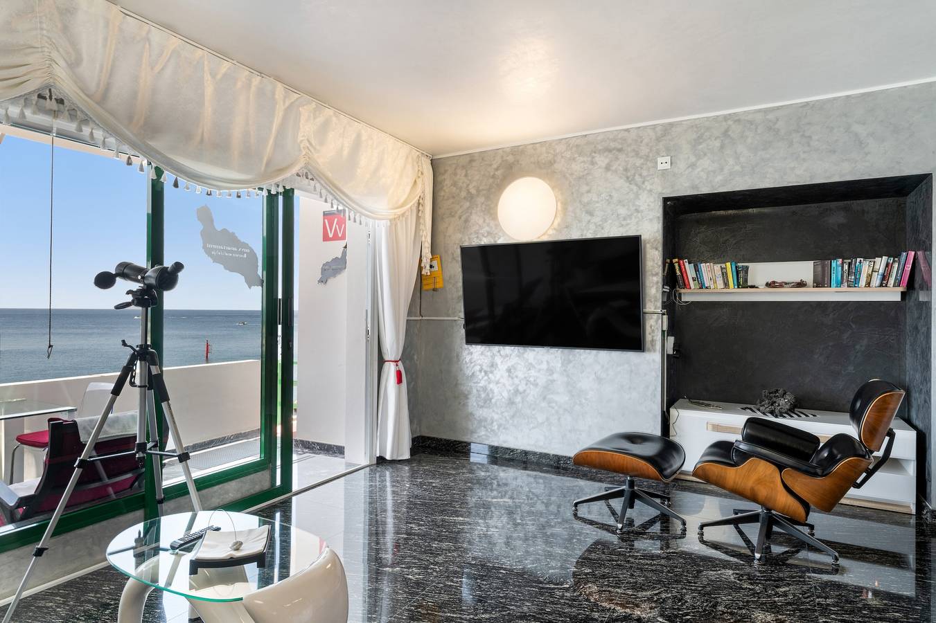 Apartamento entero, Apartamento de vacaciones 'Onyx' con vistas al mar, Wi-Fi y aire acondicionado in Puerto del Carmen, Tías
