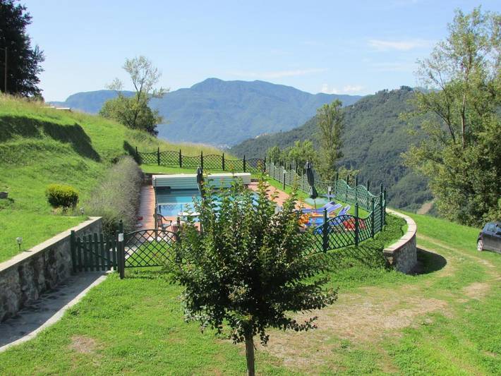 Villa per 10 persone, con piscina e panorama nonché giardino in Garfagnana