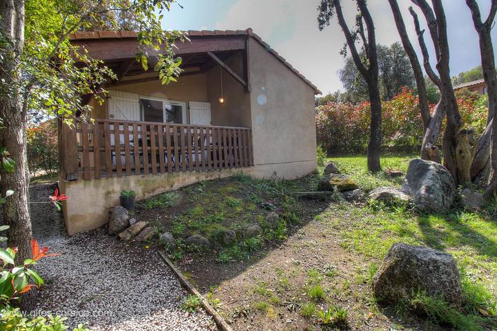 Gîte pour 4 personnes, avec Terrasse ainsi que Jardin et Vue dans Sainte-Lucie de Porto-Vecchio - 2