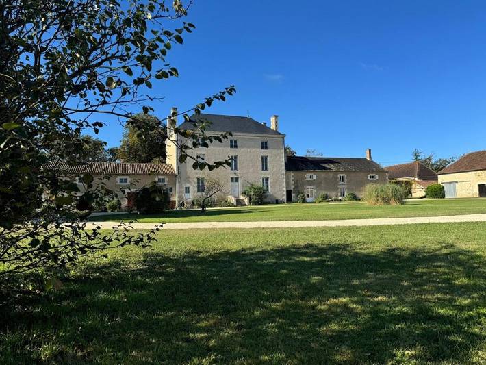 Location de vacances pour 7 personnes, avec jardin ainsi que piscine et vue à Journet