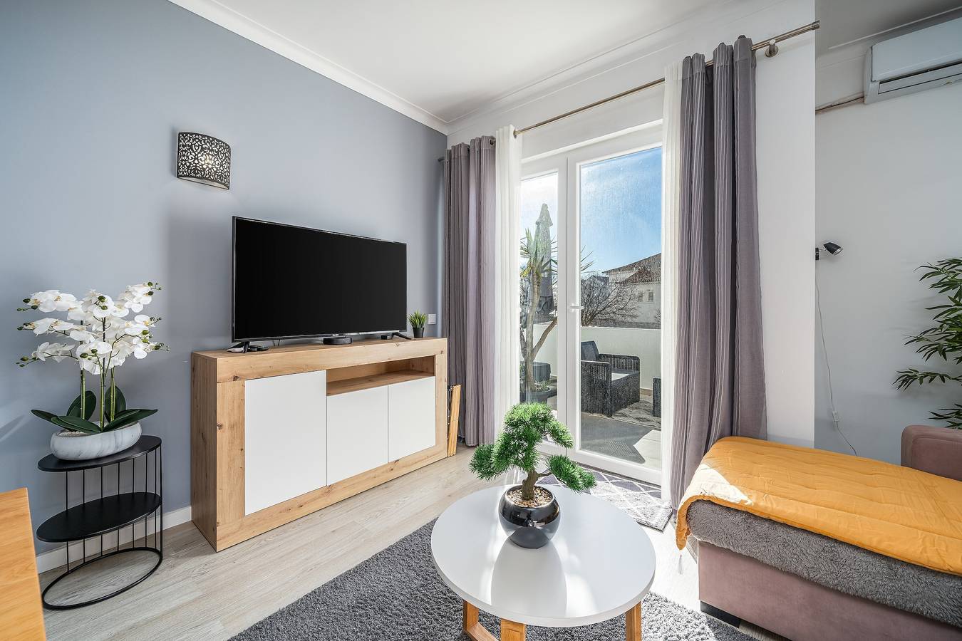 Appartamento intero, Appartamento 'Zizas House T2 Palace' con Vista Mare, Wi-Fi e Aria Condizionata in Praia da Rocha, Portimao