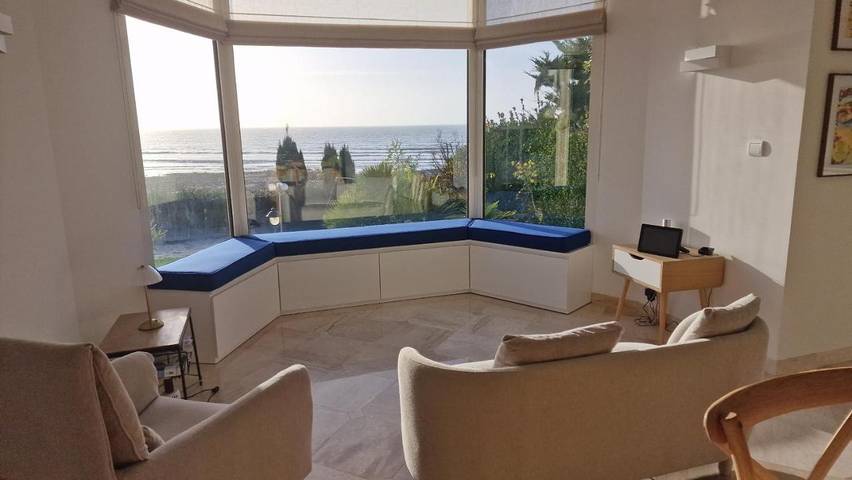 Gîte pour 10 personnes, avec Balcon et Terrasse ainsi que Jardin et Piscine