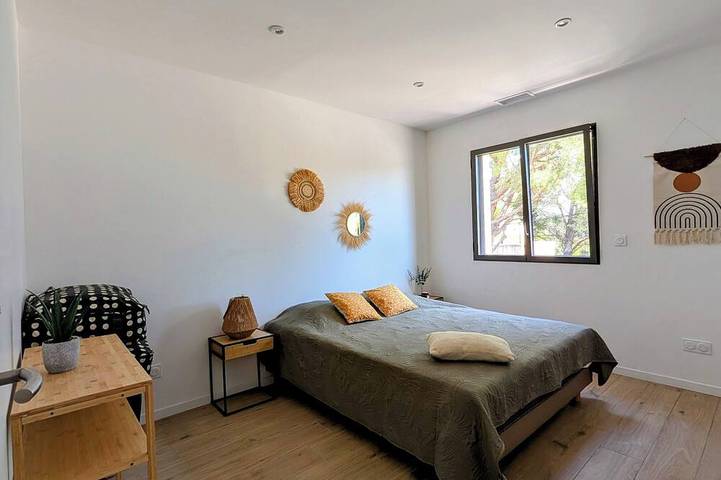 Villa Lumineuse au Calme Avec Piscine, Patio.. Tout Équipée pr 6pers in Châteauneuf-de-Gadagne, Vaucluse