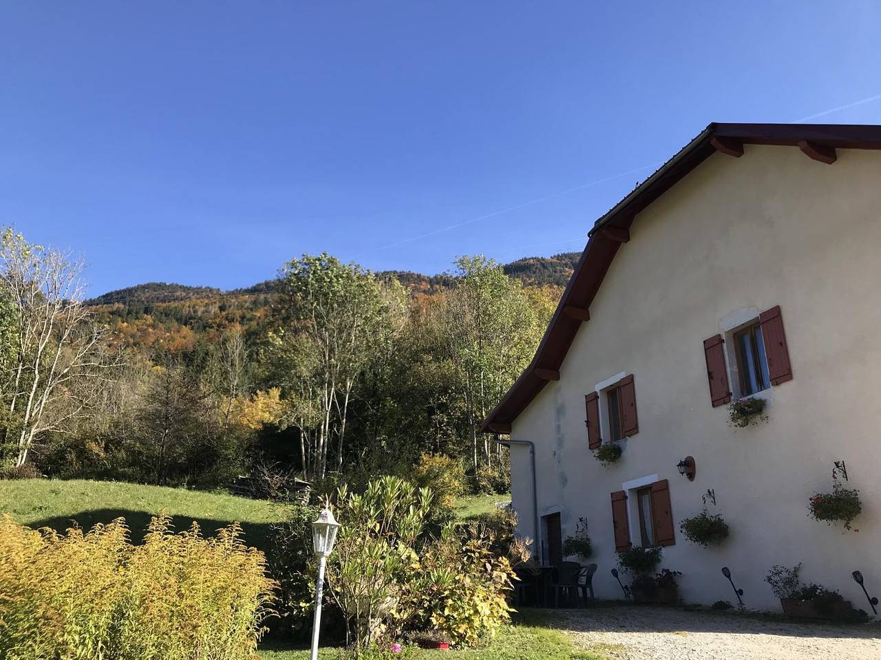 1KM to Chézery-Forens Gite with Pool & Garden in Chézery-Forens, Parc naturel régional du Haut-Jura