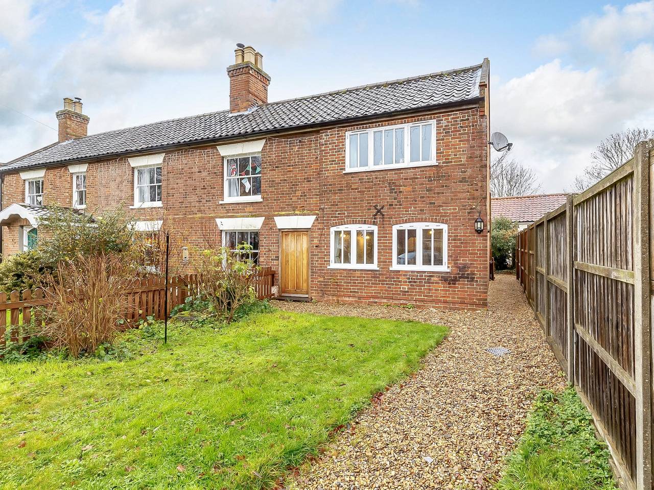 Wheelwrights Cottage in Waveney District, Suffolk