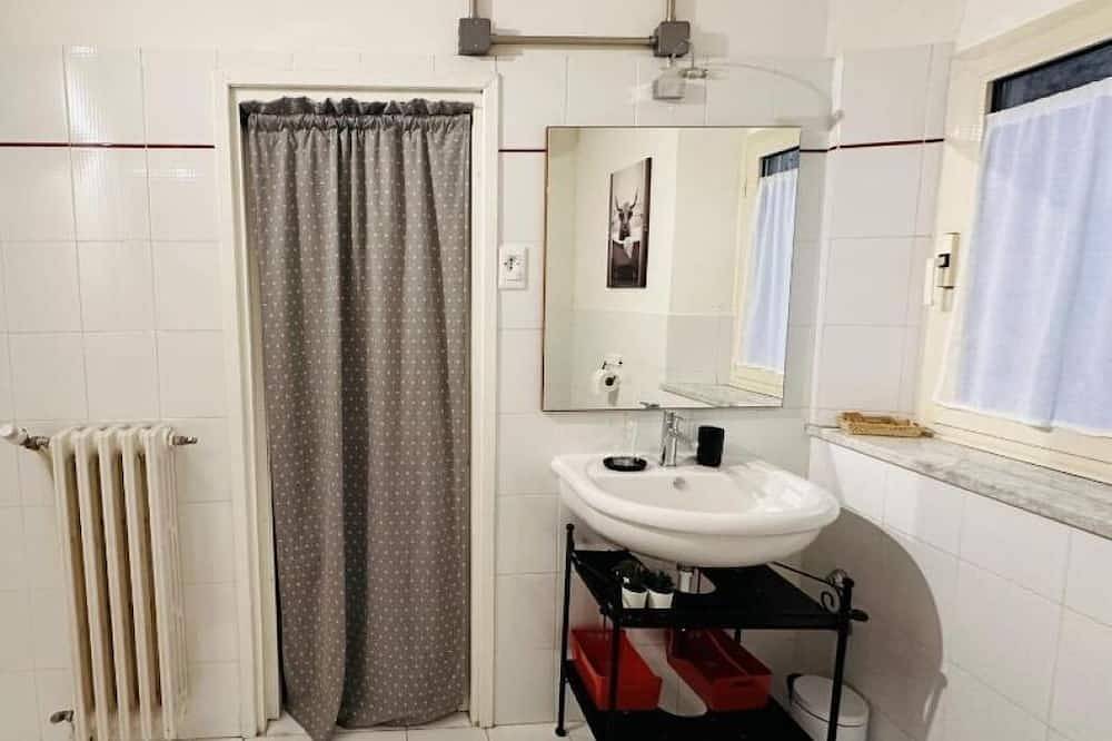 Entire apartment, Cozy apartment in historic center in Manziana, Lake Bracciano