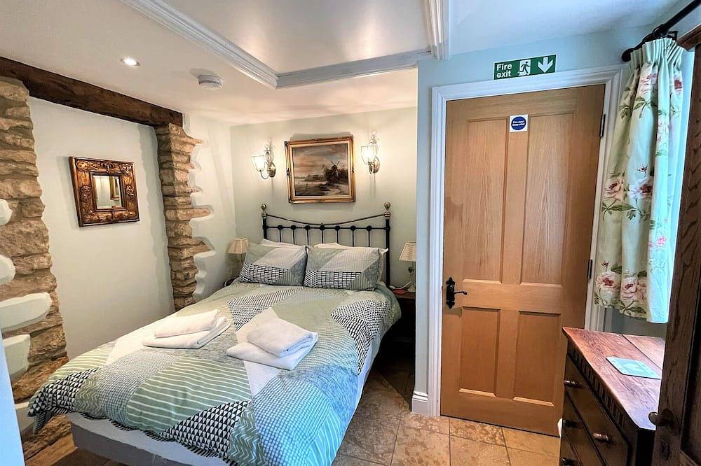 Roseleigh Cottage in the heart of Stow-on-the-Wold with parking for 2 cars. in Stow-on-the-Wold, Gloucestershire