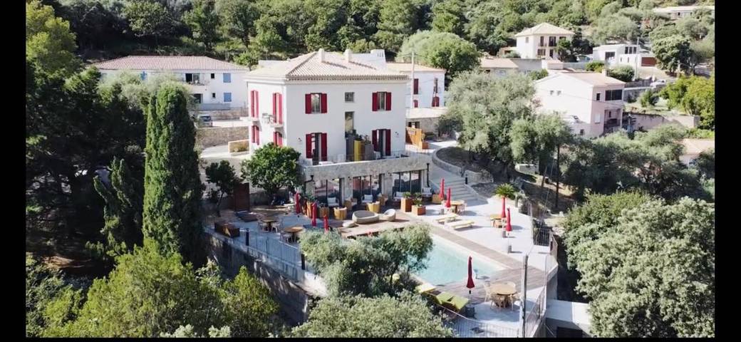 Hôtel pour 2 personnes, avec Terrasse et Jacuzzi ainsi que Jardin et Piscine à Moncale