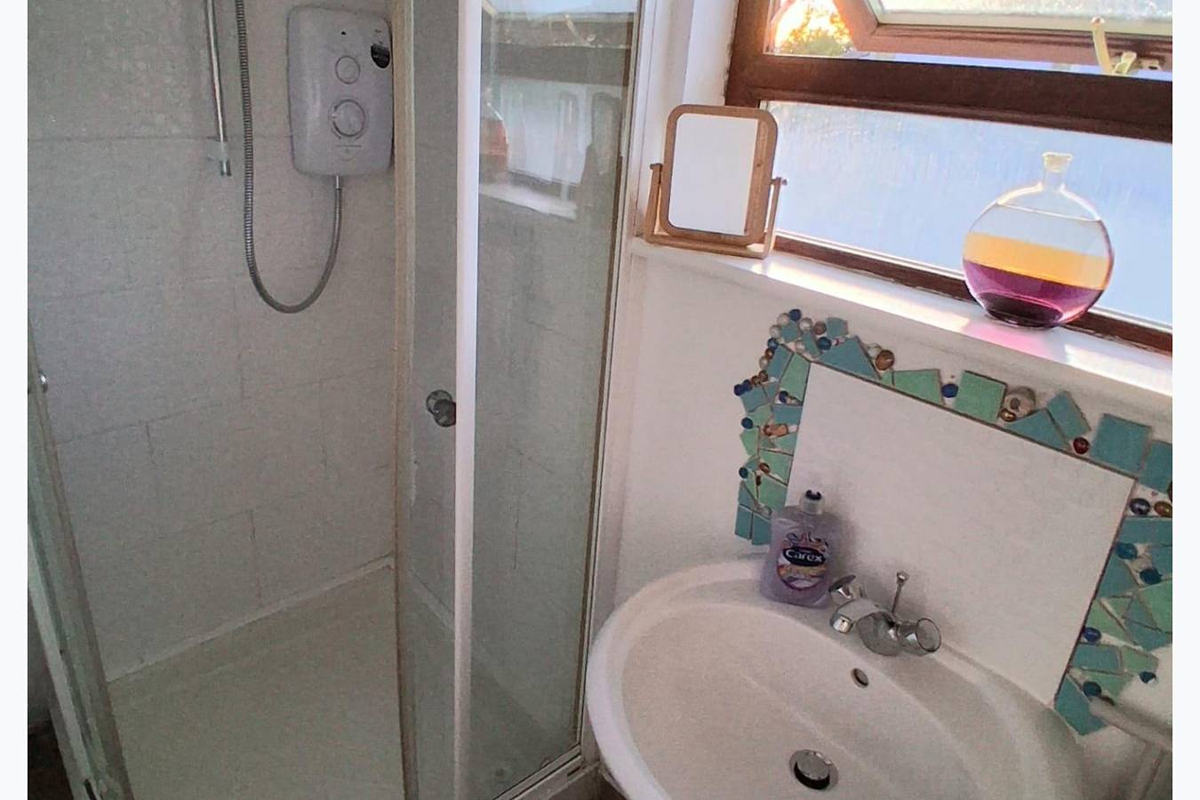 Ganzes Studio, Porthleven Studio, Sleeps 3,  Patio & Beach Access in Porthleven, Cornwall