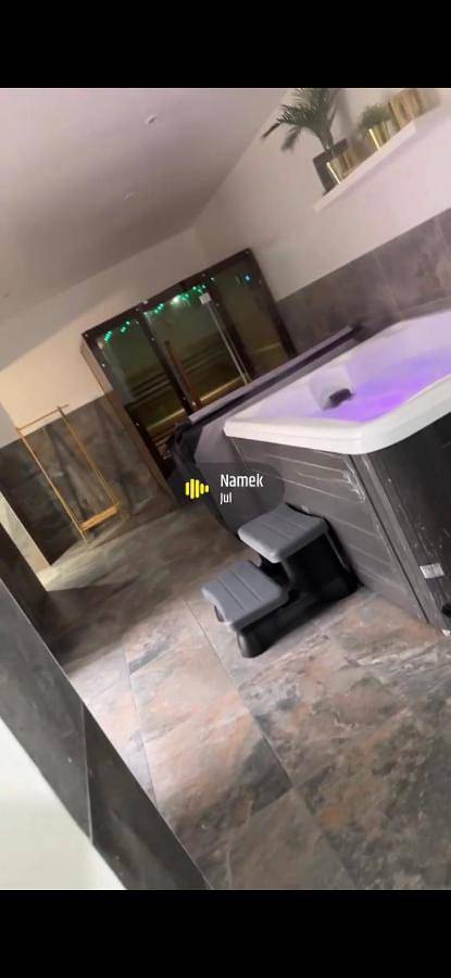 Gîte pour 4 personnes, avec jacuzzi et balcon à Livry-Gargan - 2