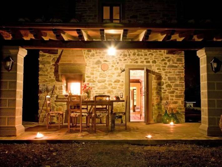 Location de vacances pour 2 personnes, avec Balcon et Terrasse ainsi que Jardin et Piscine à Poppi - 3