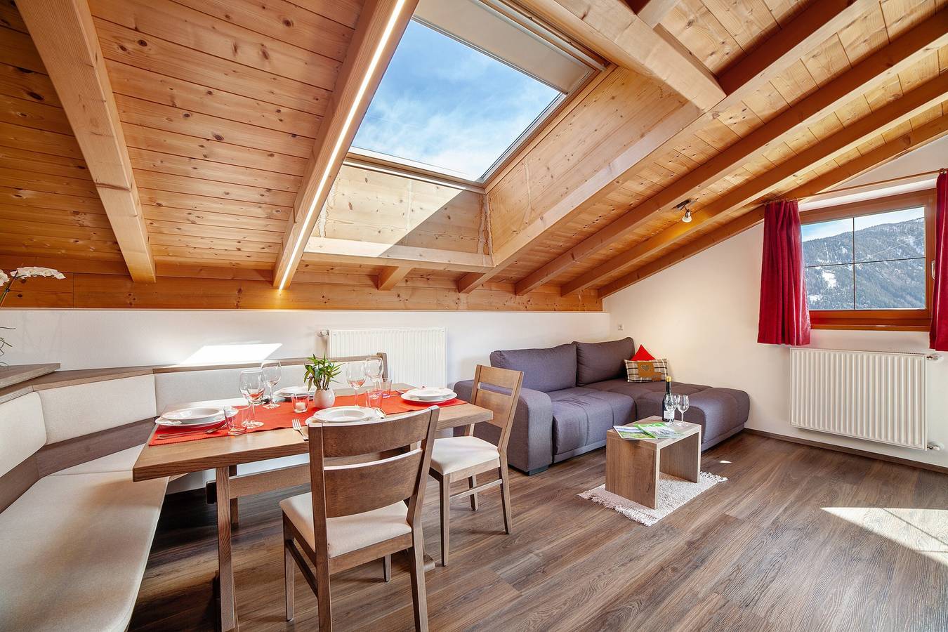 Ganze Wohnung, Ferienwohnung 'Zeppenhof' mit Bergblick, privater Terrasse und Wi-Fi in Ulten, Ortleralpen