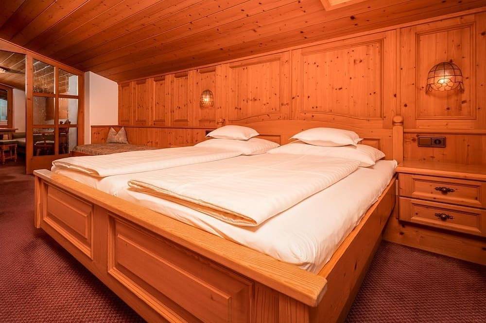 Suite \"Eagle's Nest\" f. 2-5 pers. - Pension Alpenhof - Feel-good pension in Obsteig, Tyrolean Upperland Region