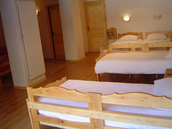 Hôtel pour 3 personnes, avec jacuzzi et piscine ainsi que terrasse et sauna à Brides-les-Bains - 3