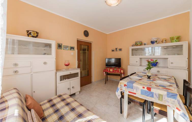 Acogedor apartamento de 2 dormitorios con jardín, aparcamiento y atracciones cercanas in Labin City, Labin