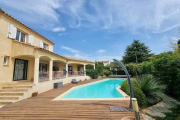 Cottage pour 10 personnes, avec jardin à Vailhauquès