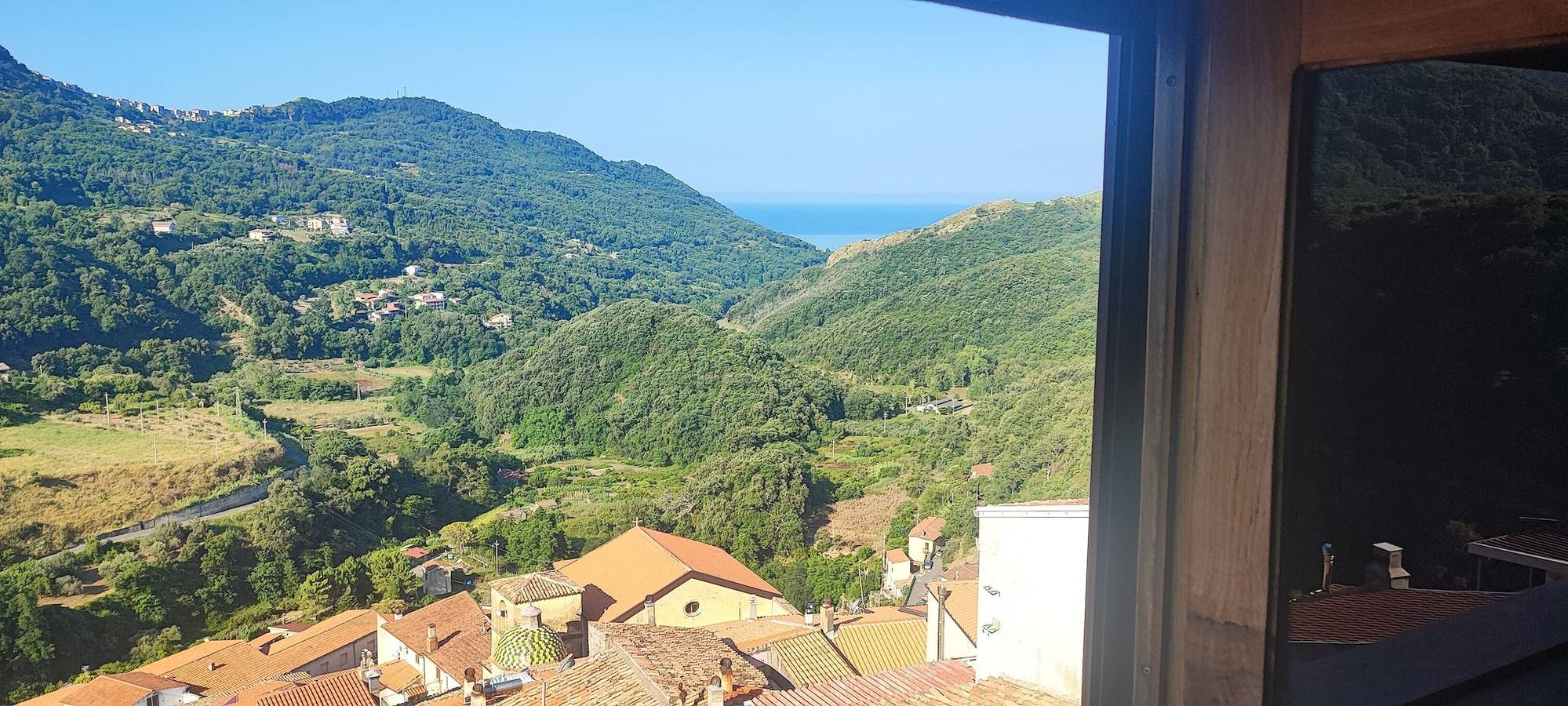 Appartement entier, Lumiravista – Panorama : Maison accueillante avec vue sur les collines et la mer in Sangineto, Province de Cosenza