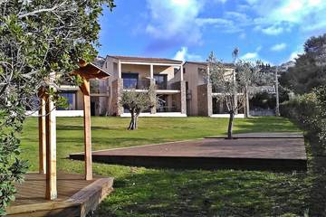Gîte pour 4 personnes, avec terrasse et jardin à Cargèse