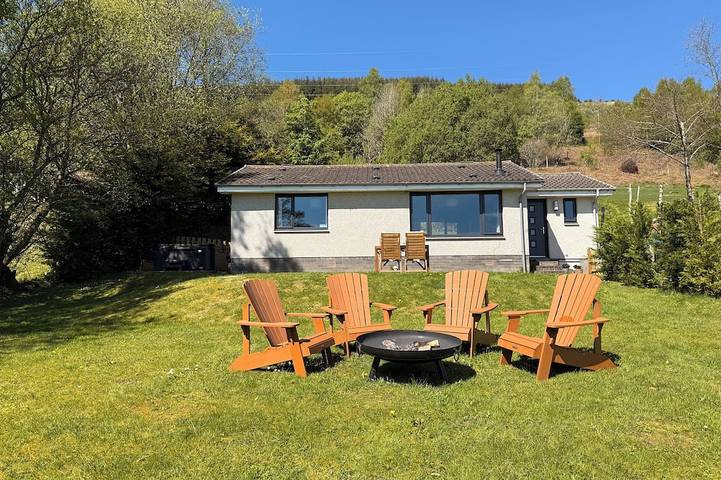 Holiday rental for 4 people, with garden and hot tub, with pets in Loch Tay