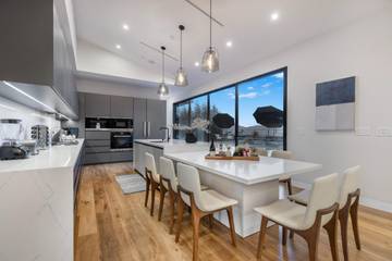 Vacation Rental for 10 Guests in Los Angeles, San Fernando Valley, Picture 3