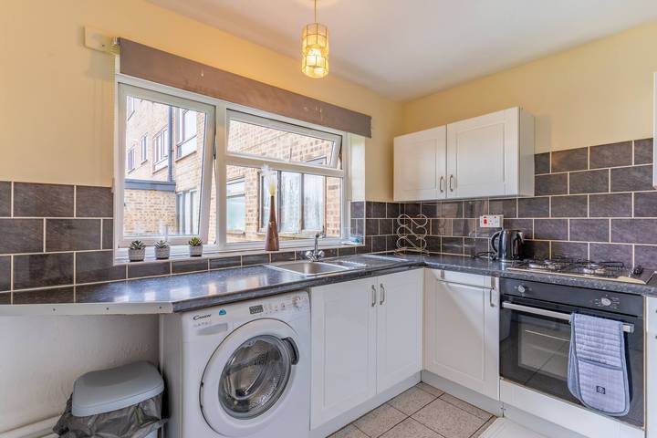 Entire apartment, Sleek and Cozy 1Br Resorts World Nearby in Solihull, Birmingham Area