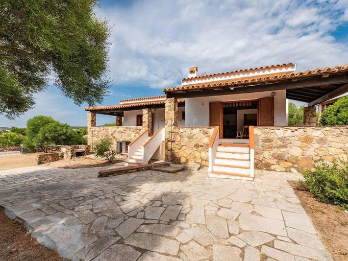 Location de vacances pour 4 personnes, avec Balcon/Terrasse ainsi que Terrasse et Jardin dans Olbia