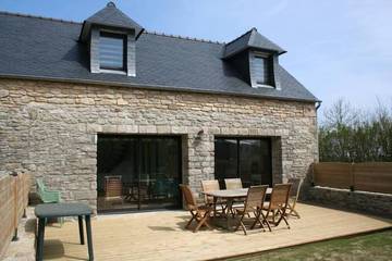 Gîte pour 4 personnes, avec jardin à Guissény