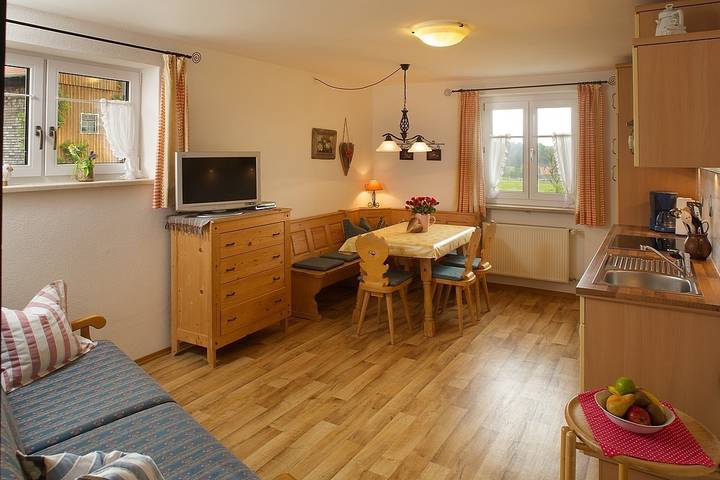 Ferienwohnung für 3 Personen, mit Balkon und Garten sowie Seeblick in Nesselwang - 2
