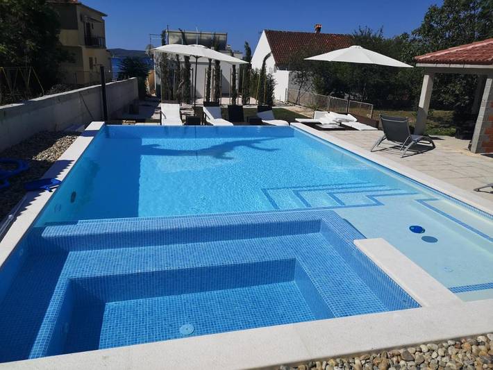 B&B für 4 Personen, mit Pool und Ausblick sowie Garten, mit Haustier in Zadar