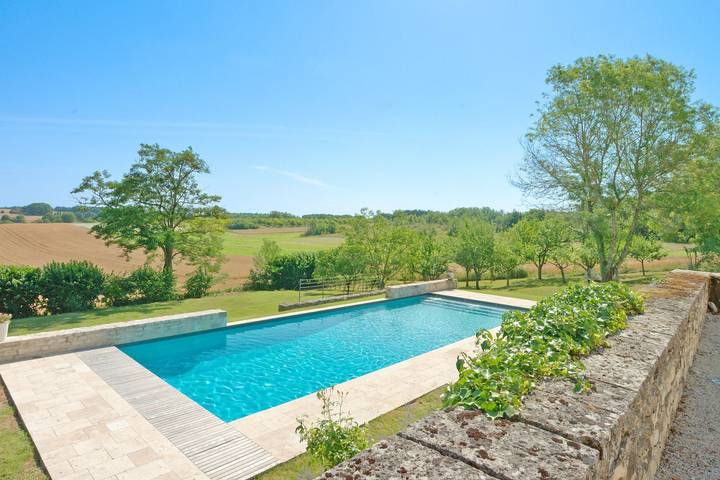 Location de vacances pour 18 personnes, avec jardin ainsi que jacuzzi et terrasse, animaux acceptés à Montaigu-de-Quercy - 2