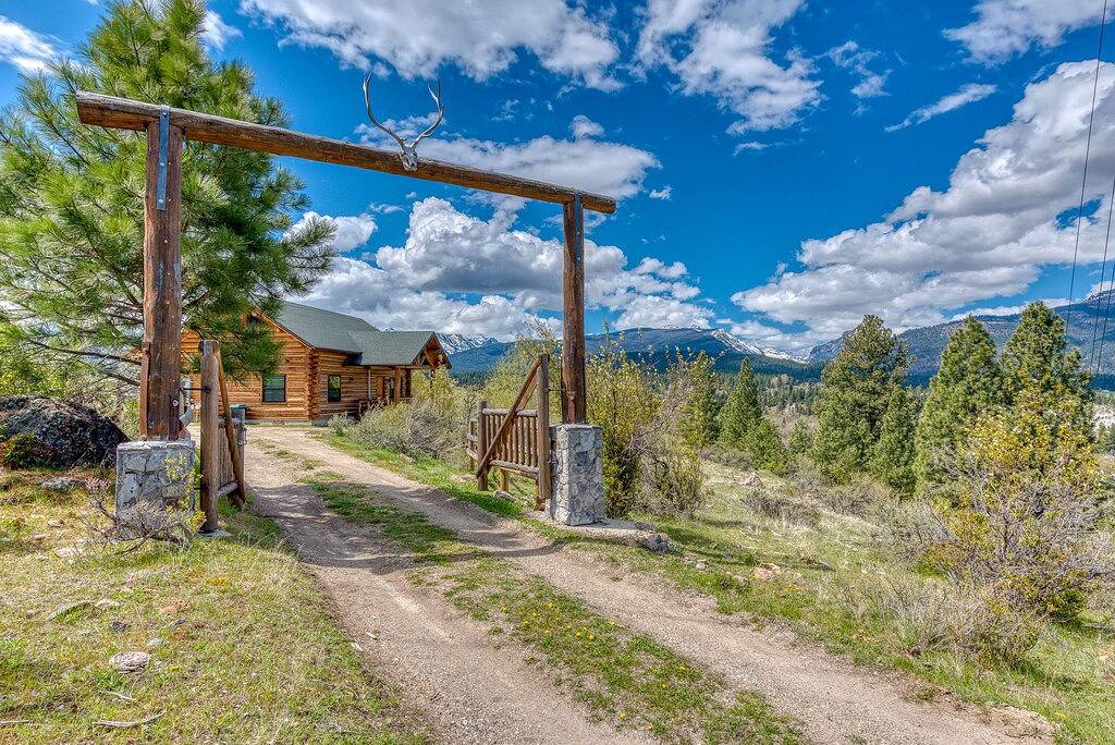 Authentische malerische Blockhütte auf 2400 privaten Morgen w / Stellar Views & Hot Tub in Ravalli County