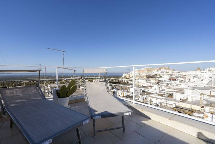 Appartamento intero, GuestHost - Casa Sunset - Amazing Ostuni view & two terraces in Ostuni, Salento