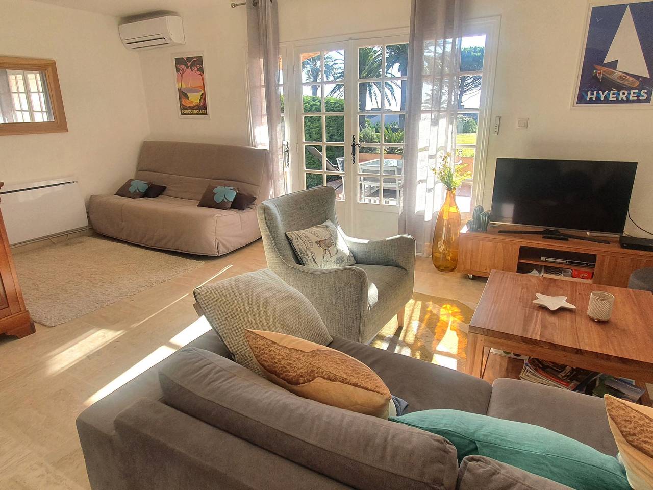 Entire apartment, 3-room apartment with terrace in private residence Sainte-Maxime in Sainte-Maxime, Draguignan region