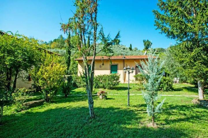 Agriturismo per 3 persone, con giardino e piscina, con animali domestici in Montaione