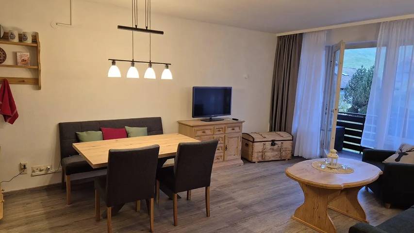 Ferienwohnung für 4 Personen, mit Pool und Garten sowie Sauna in Tiefenbach (Oberstdorf)